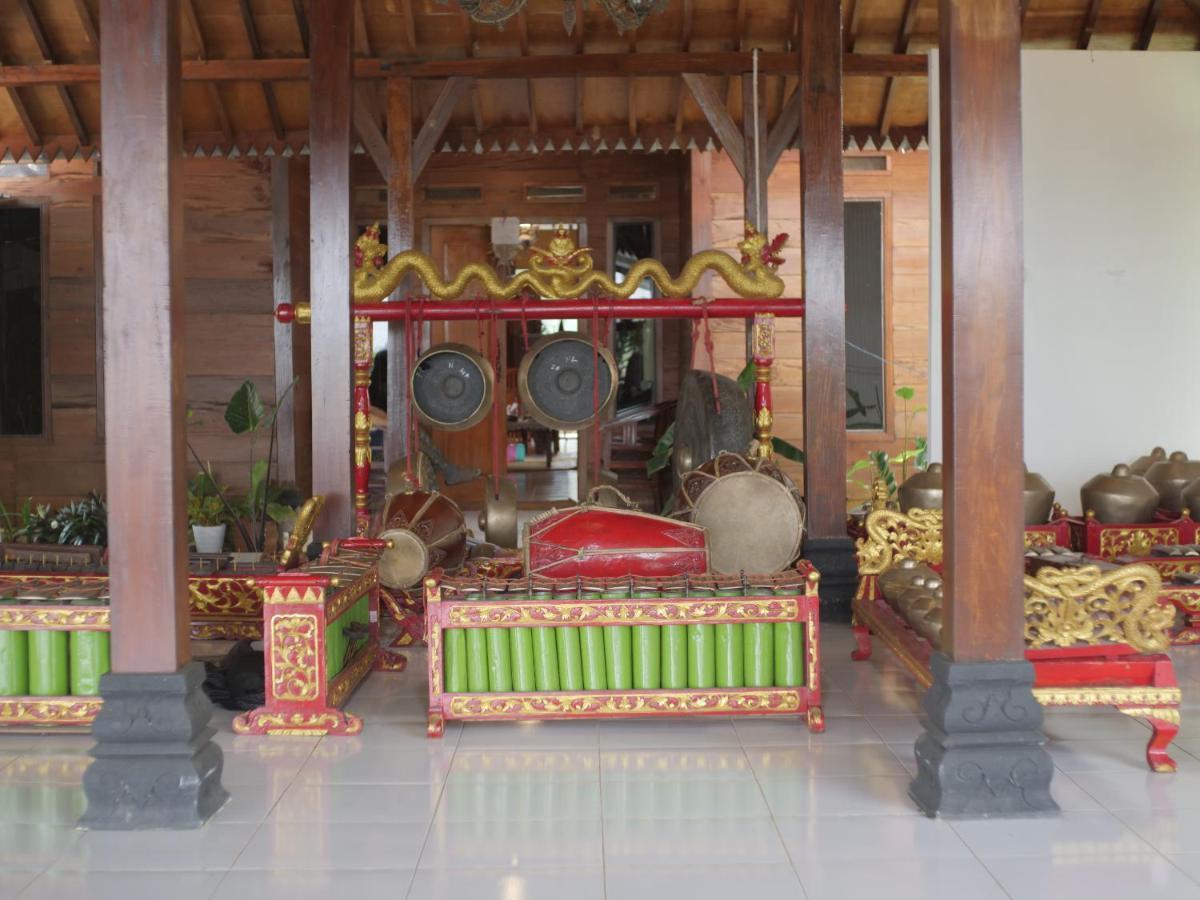 Sanggar Pantcha Indra Guest House Kemuning Ngoại thất bức ảnh