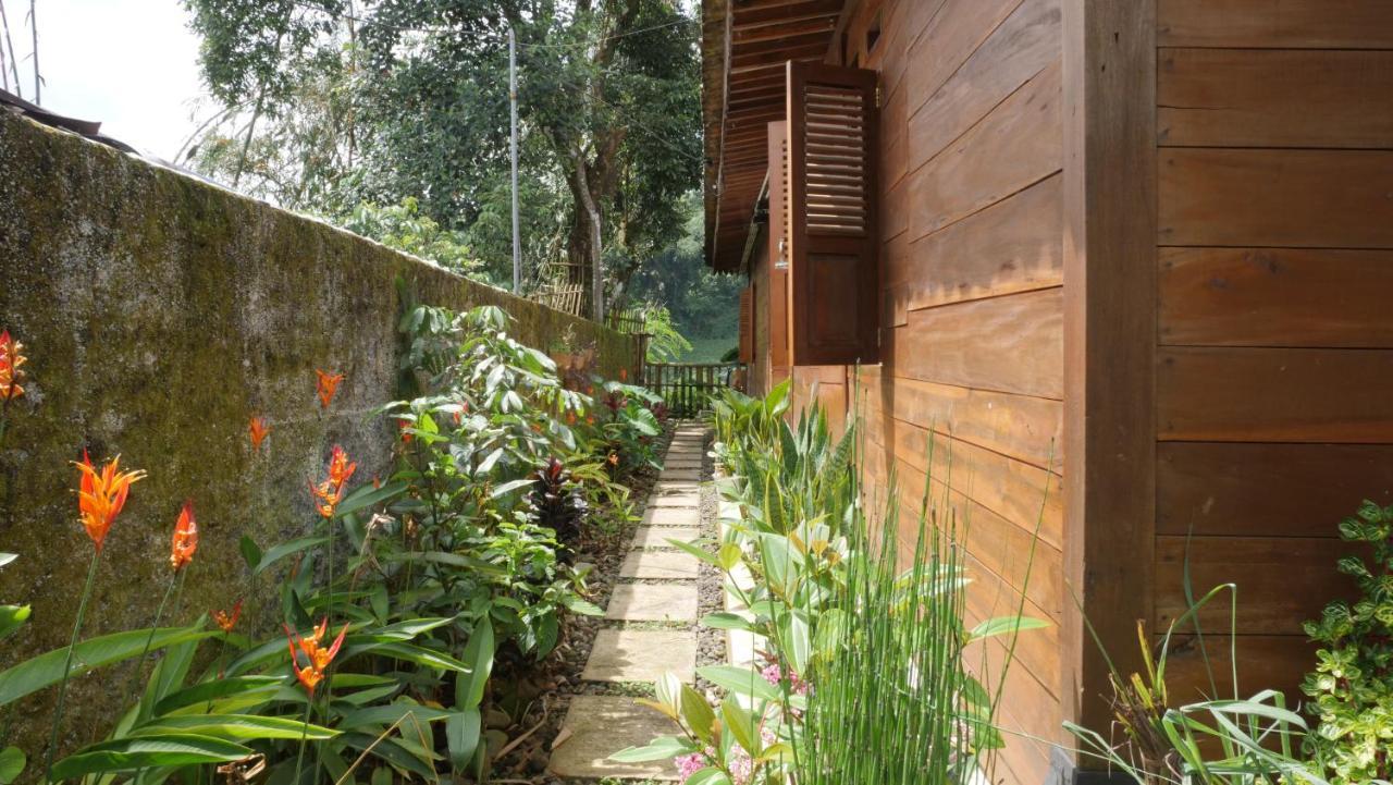 Sanggar Pantcha Indra Guest House Kemuning Ngoại thất bức ảnh