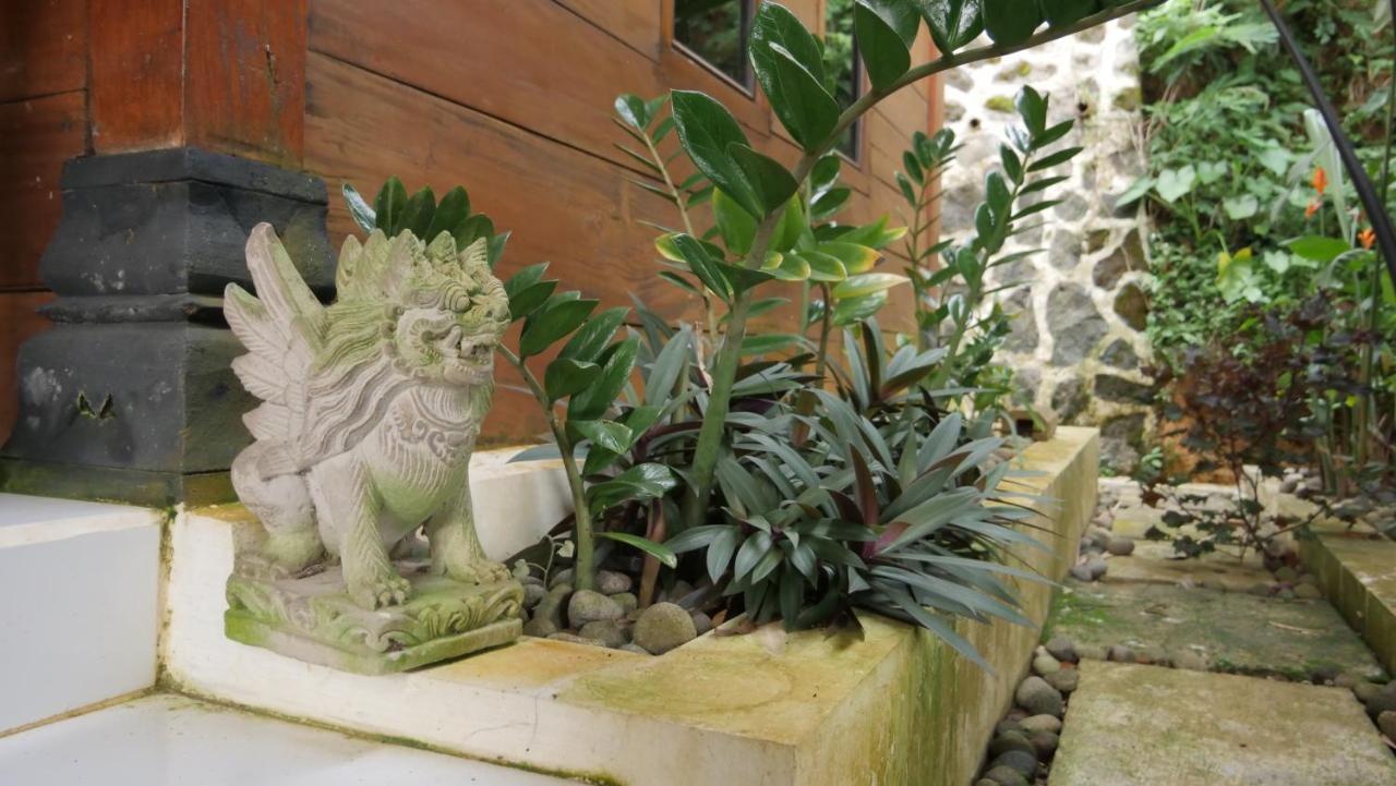 Sanggar Pantcha Indra Guest House Kemuning Ngoại thất bức ảnh