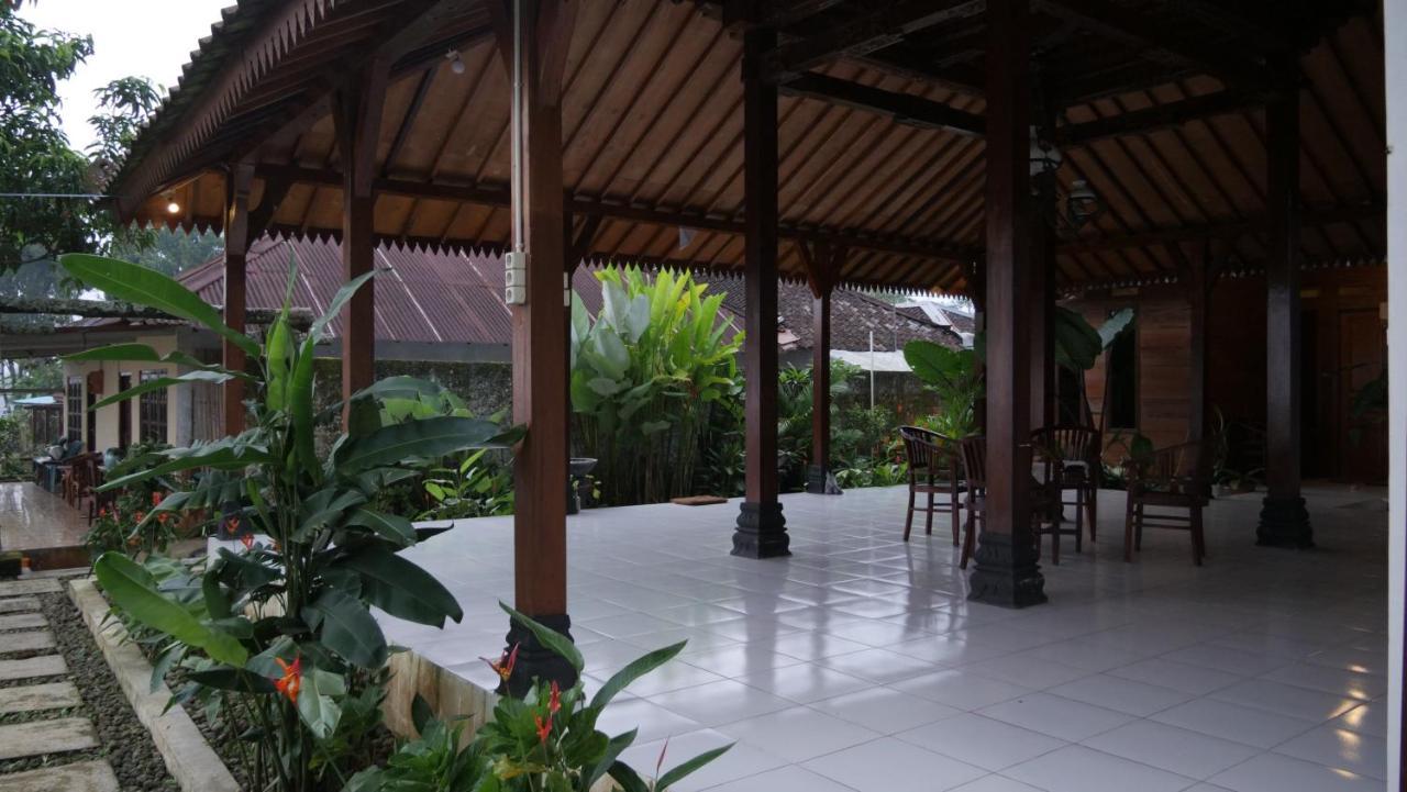 Sanggar Pantcha Indra Guest House Kemuning Ngoại thất bức ảnh