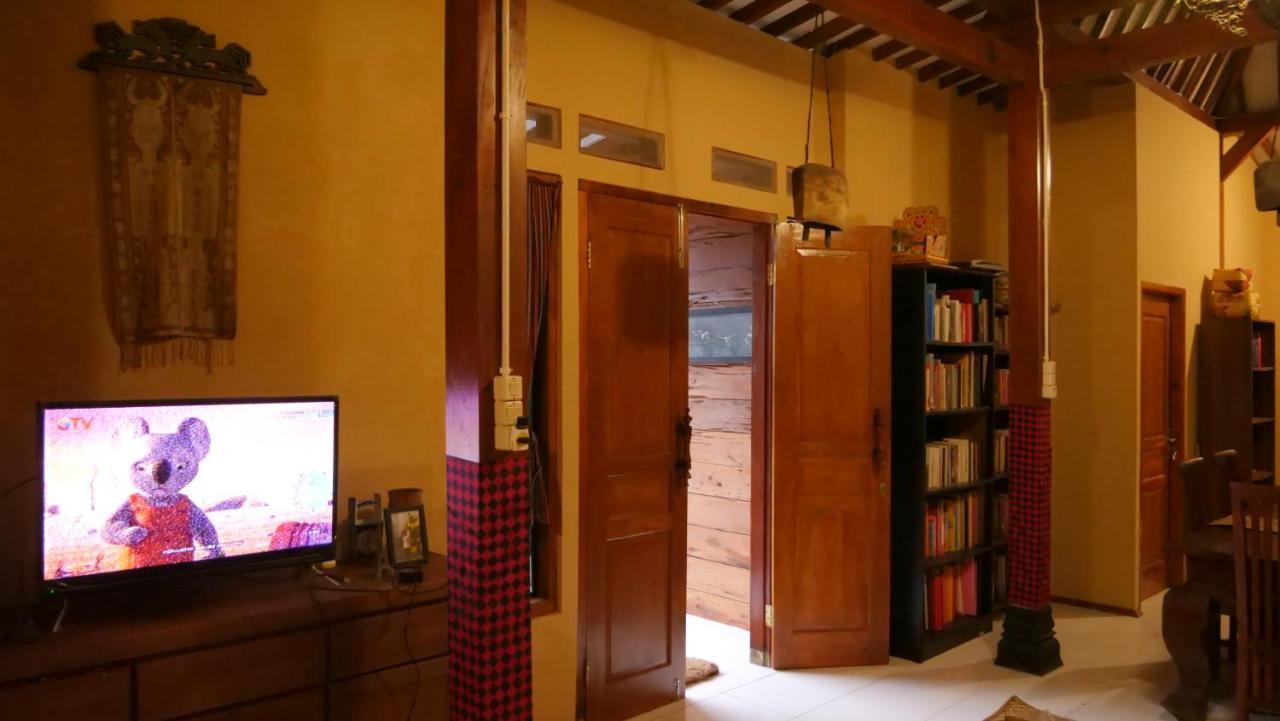 Sanggar Pantcha Indra Guest House Kemuning Ngoại thất bức ảnh