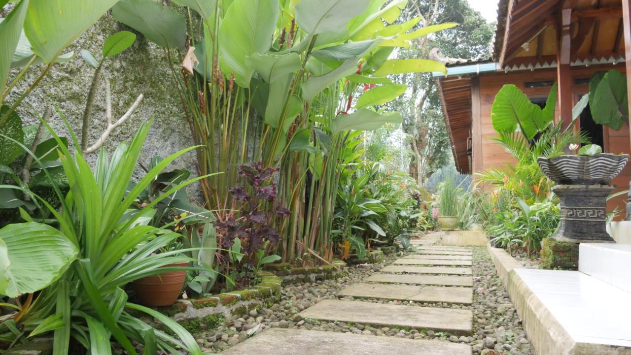 Sanggar Pantcha Indra Guest House Kemuning Ngoại thất bức ảnh