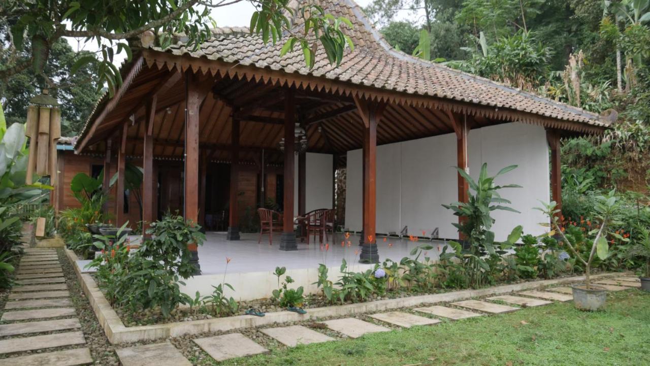Sanggar Pantcha Indra Guest House Kemuning Ngoại thất bức ảnh