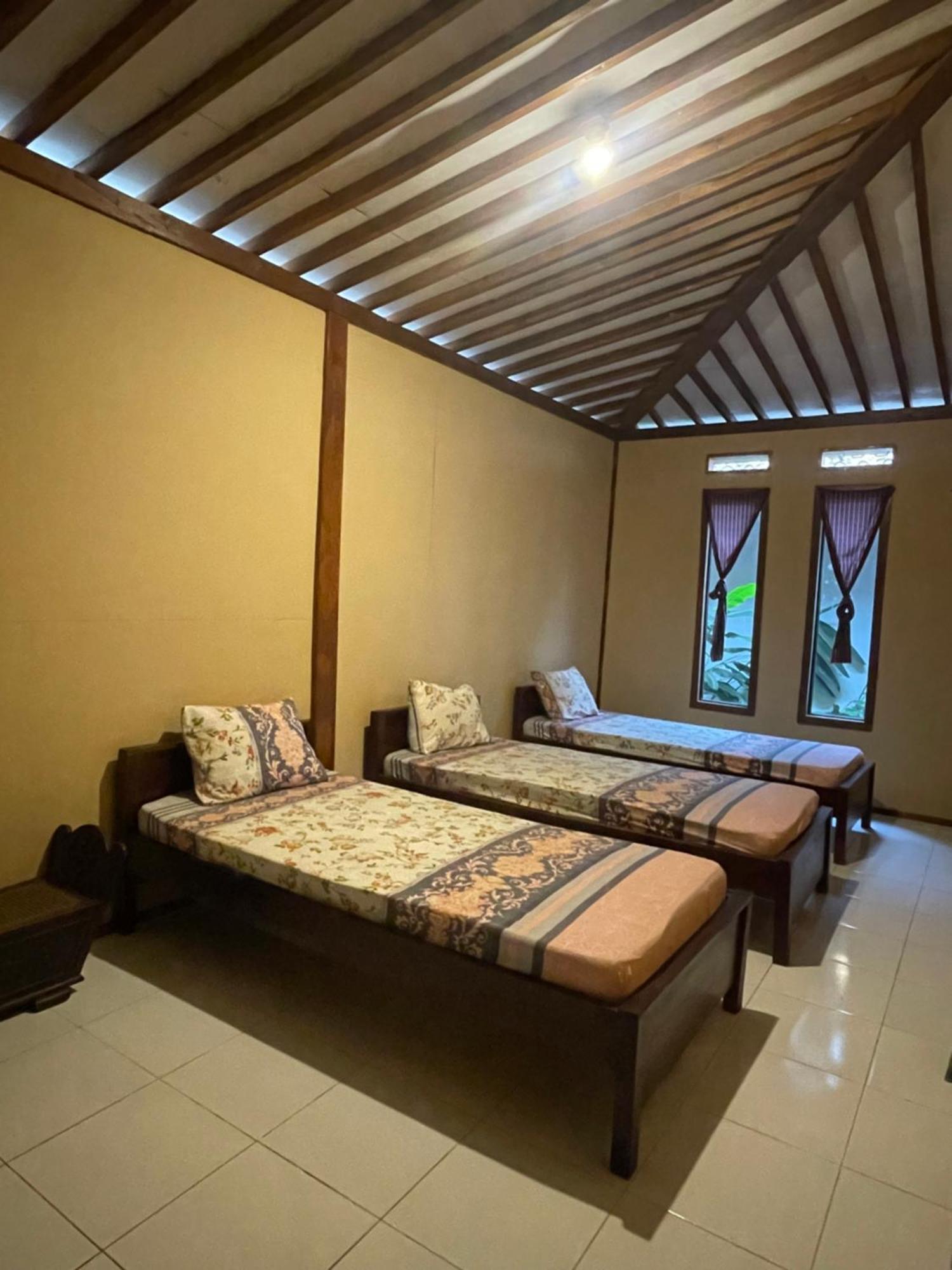 Sanggar Pantcha Indra Guest House Kemuning Ngoại thất bức ảnh