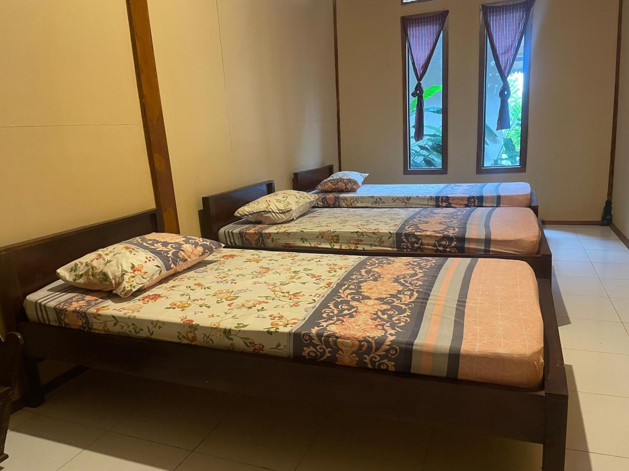 Sanggar Pantcha Indra Guest House Kemuning Ngoại thất bức ảnh